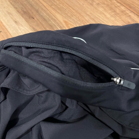 Lululemon size 6 pleated skirt black - Picture 10 of 11